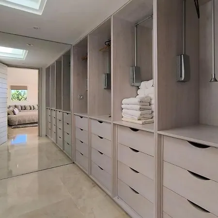 Exclusiva Con Terraza Y Jardin *