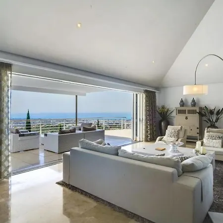 Exclusiva Con Terraza Y Jardin Malaga
