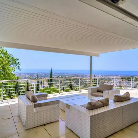 Exclusiva Con Terraza Y Jardin Malaga