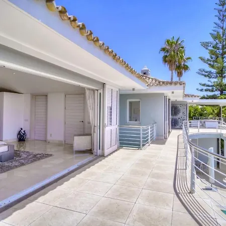 Exclusiva Con Terraza Y Jardin * Malaga