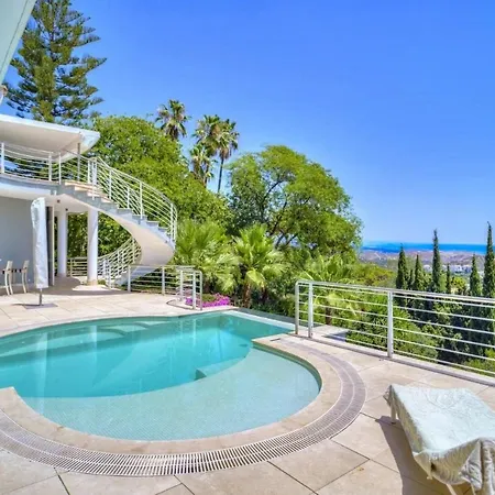 Exclusiva Con Terraza Y Jardin *